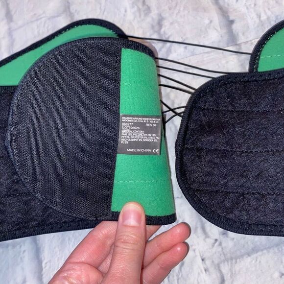 Mueller green adjustable around the waist back support green and black - Picture 6 of 6